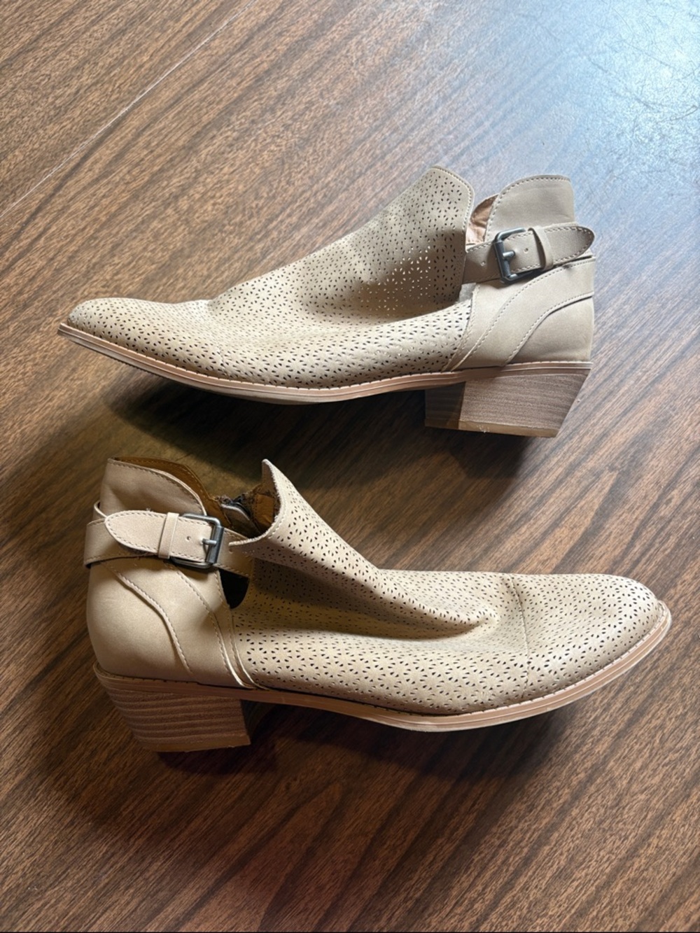 Torrid Size 10.5 Perforated Ankle Bootie in Light Taupe Side Buckle